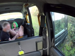 Lamer culo, Tetas grandes, Coche, Corridas faciales, Penetracion con puños, Anilingus, Tatuaje, Tetas