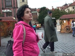 Μελαχροινή, Γιαγιά, Μαλλιαρός, Σκληρό, Ώριμη, Δημόσιο, Μουνί, Κοντά μαλλιά