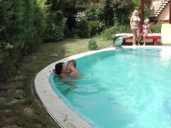 Grote mammen, Blond, Bruinharig, Groep, Hd, Lesbisch, Rijpe lesbienne, Tatoeage