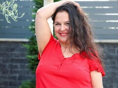 Veľký zadok, Veľké kozy, Macaté, Šaty, Masturbácia, Dospelé, Sólo, Vlhká