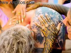 Kehlenfick, Doppelpenetration, Fingern, Grufti, Orgasmus, Muschi, Titten, Spielzeuge