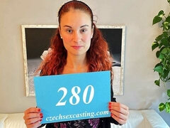 Κώλος, Πίπα, Σε στάση σκύλου στα τέσσερα, Φυσικά βυζιά, Κοκκινομάλα, Κοκκαλιάρης, Έφηβος, Βυζιά