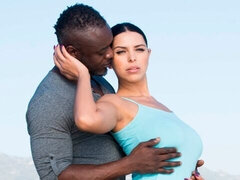 Amateur, Culo grande, Verga grande, Tetas grandes, Mamada, Morena, Interracial, Cabello corto