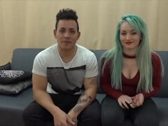 Leie, Blasen, Braunhaarige, Hundestellung, Frau frau mann, Interrassisch, Jungendliche (18+), Flotter dreier