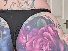 Lizanie dupy, Duży tyłek, Brytyjski, Europejski, Siadanie na twarzy, Femdom, Tatuaż