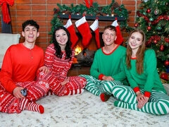 18, Stor rumpe, Stor kukk, Kukk suging, Bakfra, Naturlige bryster, Tenåring, Pupper