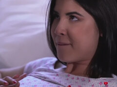 Jade Presley fucks Lady Dee on the bed