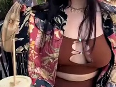 Velké kozy, Kuřba, Brunetka, Fetiš, Hardcore, Různé pohledy, Tetování, Kozičky