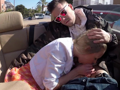 Hatalmas hátsó, Szőke, Cumizás, Ondó fröcskölés, Kézimunka, Bugyi, Spanyol, Nedves