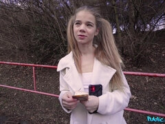 Amerikansk, Blondine, Udendørs, Lille kvinde, Piercing, Pov, Sokker, Bryster