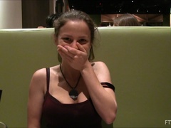 Dubbelpenetrering, Klänning, Extrem, Gapande, Massage, Orgasm, Solo, Upskirt