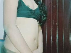 18 let, Zadek k puse, Velké péro, Bikini, Líbání, Masturbace, Kalhotky, Pička