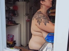 ぽっちゃり, 捕まる, ぽちゃ, 淫乱熟女, 裸, 乳首, タトゥー