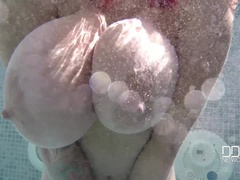 British Star�s Natural Tits Loom Over Us At Swimming Pool