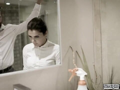 Stor kukk, Store pupper, Brunette, Pikk, Dominans, Hardcore, Hushjelp, Onani