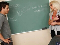 Stor røv, Stor pik, Store bryster, Blondine, Pik sutte, Hundestilling, Dukke, Mor jeg gerne vil kneppe