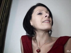 Sypialnia, Duży tyłek, Duży kutas, Obciąganie, Brunetka, Styl na pieska, Obcasy, Pończochy