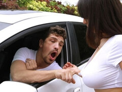 Velký zadek, Velké kozy, Kuřba, Brunetka, Na pejska, Milf žcbp, Přírodní prsa, Vyholené