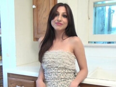 Brunette brune, Doigter, Hd, Masturbation, Mère que j'aimerais baiser, Petite femme, Serré, Nénés