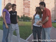 18 ans, Couple, Éjaculer dans la bouche, Tir de sperme, Le plan cul à quatre, Hard, Hd, Fête