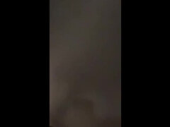 Stor kuk, Onani, Offentlig