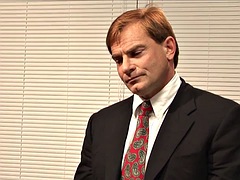 Brunetka, Hardcore, Kancelář