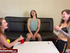 Hd, Lesbisch, Orgasmus, Muschi, Sich ausziehen, Flotter dreier, Titten, Spielzeuge