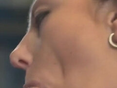 Grosse bite, Gros seins, Sucer une bite, Brunette brune, Tir de sperme, Allemand, Jarretelles, Tatouage