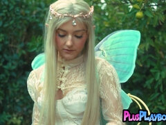 Eva Elfie in fantasy posing session