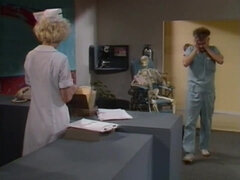 Anális szex, Cumizás, Ondó fröcskölés, Érett feleség, Orgia, Régebbi évjáratú pornó