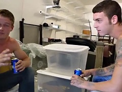 Anál, Velké péro, Auto, Pár, Gay, Hardcore, Venku, Na veřejnosti