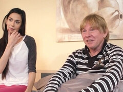 Avsugning, Brunett, Doggystyle, Morfar farfar, Handjobb, Fitta, Mager, Tajt