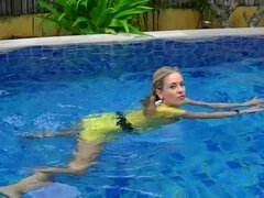 Enthousiasteling, Blond, Vrouw, Fetisj, Masturbatie, Natuurlijke tieten, Buiten, Biljart