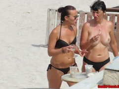 Spiaggia, Linguaggio sporco, Sfavillanti, Nudista, Ragazza, Tette, Guardone, Bagnata