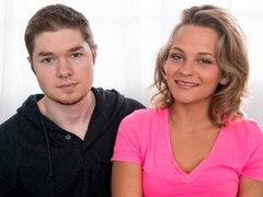 Hatalmas hátsó, Monumentális dákó, Cumizás, Kutya póz, Természetes mellek, Rövid haj, Tini, Begyek