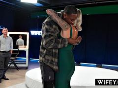 Grosse bite, Noire, Blonde, Sucer une bite, Noir ébène, Interracial, Léchez, Tatouage