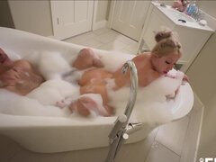 Passionate sex in the bath with hot Veronica Cruz