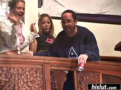 Asiatique, Gros seins, Blonde, Sucer une bite, Faciale, Le plan cul à quatre, Hard, Nénés