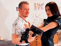 Amatööri, Iso perse, Suihinotto, Ruskeahiuksinen, Takaapäin, Käsihoito, Ajeltu, Strippaus