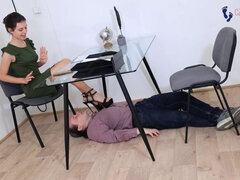 18 jaar, Bruinharig, Tsjechisch, Voeten fetish, Hakken, Kantoor, Slaaf, Tiener