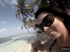 Ewa Sonnet - Famous American Bikini Beach Solo