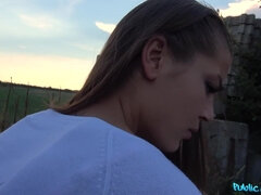 Pik sutte, Brunette, Penge, Offentlig, Fisse, Mager, Teenager, Bryster