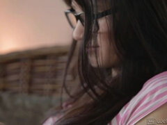 Brunetka, Masturbace, Přírodní prsa, Hračky