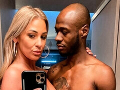 Erstaunlich, Arsch, Schwarz, Blondine, Blasen, Hundestellung, Interrassisch, Jungendliche (18+)