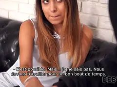 Debt4k. le mannequin tatoué Roxy Lips paie ses dettes avec un corps parfait