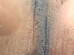 Duże cycki, Brytyjski, Lesbijka, Masturbacja, Mamuśka, Naturalne cycki, Prysznic, Pończochy