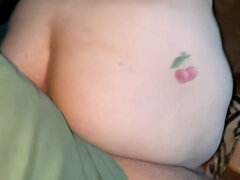 Hatalmas hátsó, Monumentális dákó, Gesztenyebarna, Ondó fröcskölés, Hd, Mellbimbók, Orgazmus, Tetkó