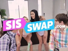 18 ans, Voiture, Éjaculer dans la bouche, En levrette, Faciale, Hd, Public, Adolescente