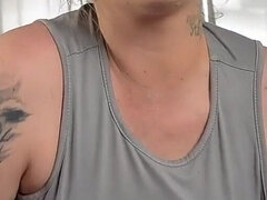 Amatör, Stor stjärt, Dildo, Kvinna, Glasögon, Onani, Solo, Tatuering