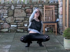 Popó, Gesztenyebarna, Szőrös, Filigrán alkatú, Nuni, Szoknya, Begyek